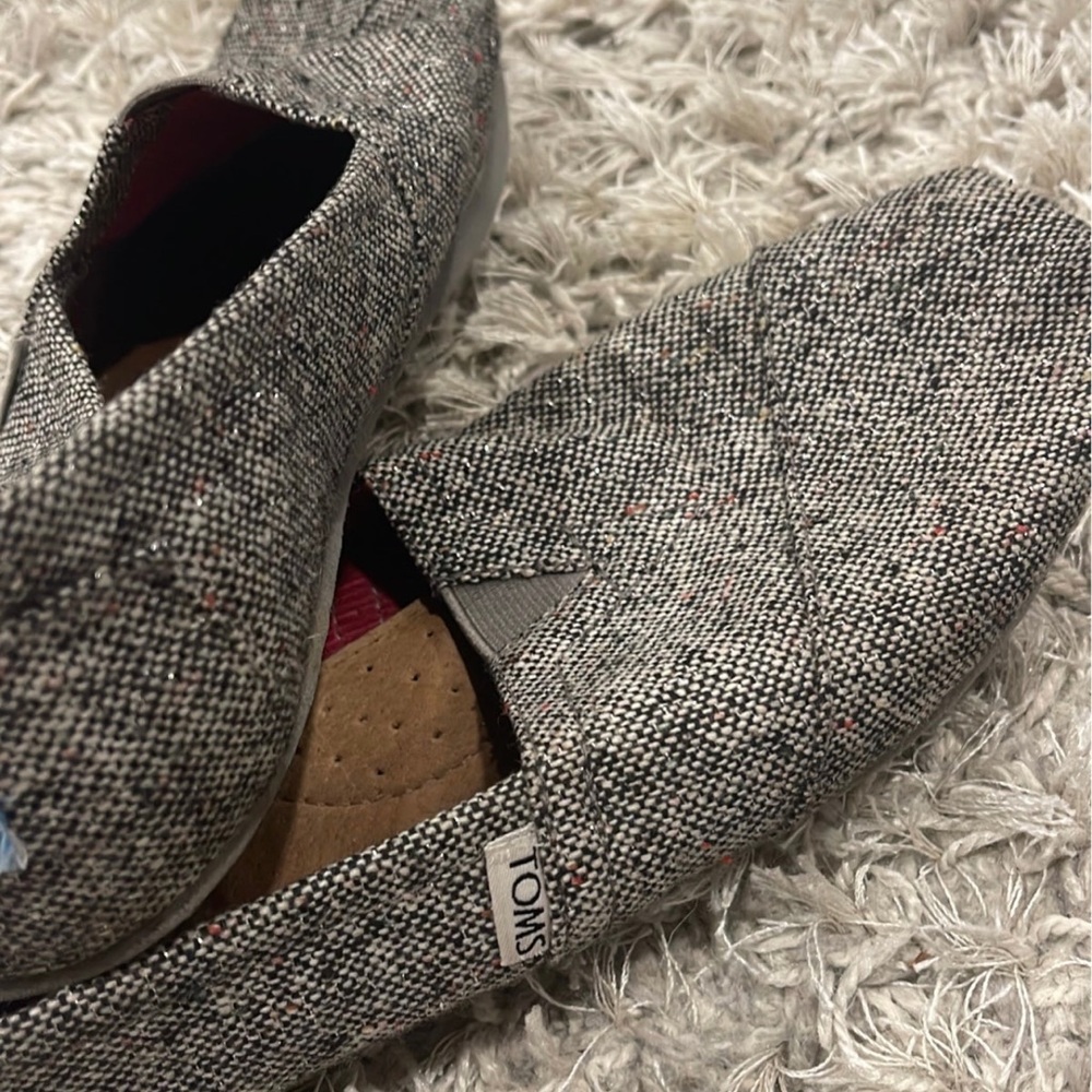 TOMS - Picture 3 of 3